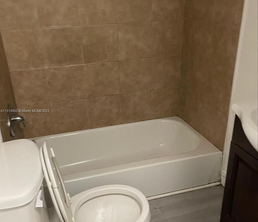 1st image of 245 NW 6th Ave #245