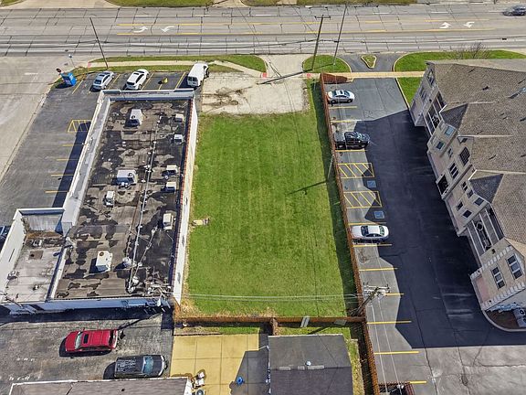 3rd image of 8404 S Roberts Rd