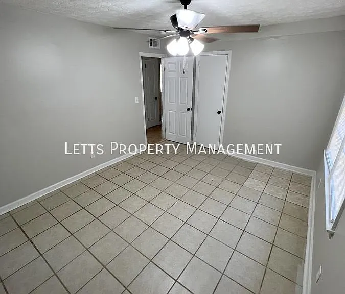905 Wright Dr — Photo 9