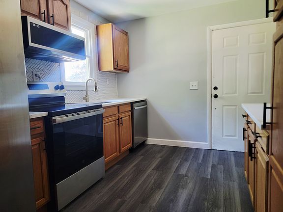 3rd image of 452 Graythorn Rd