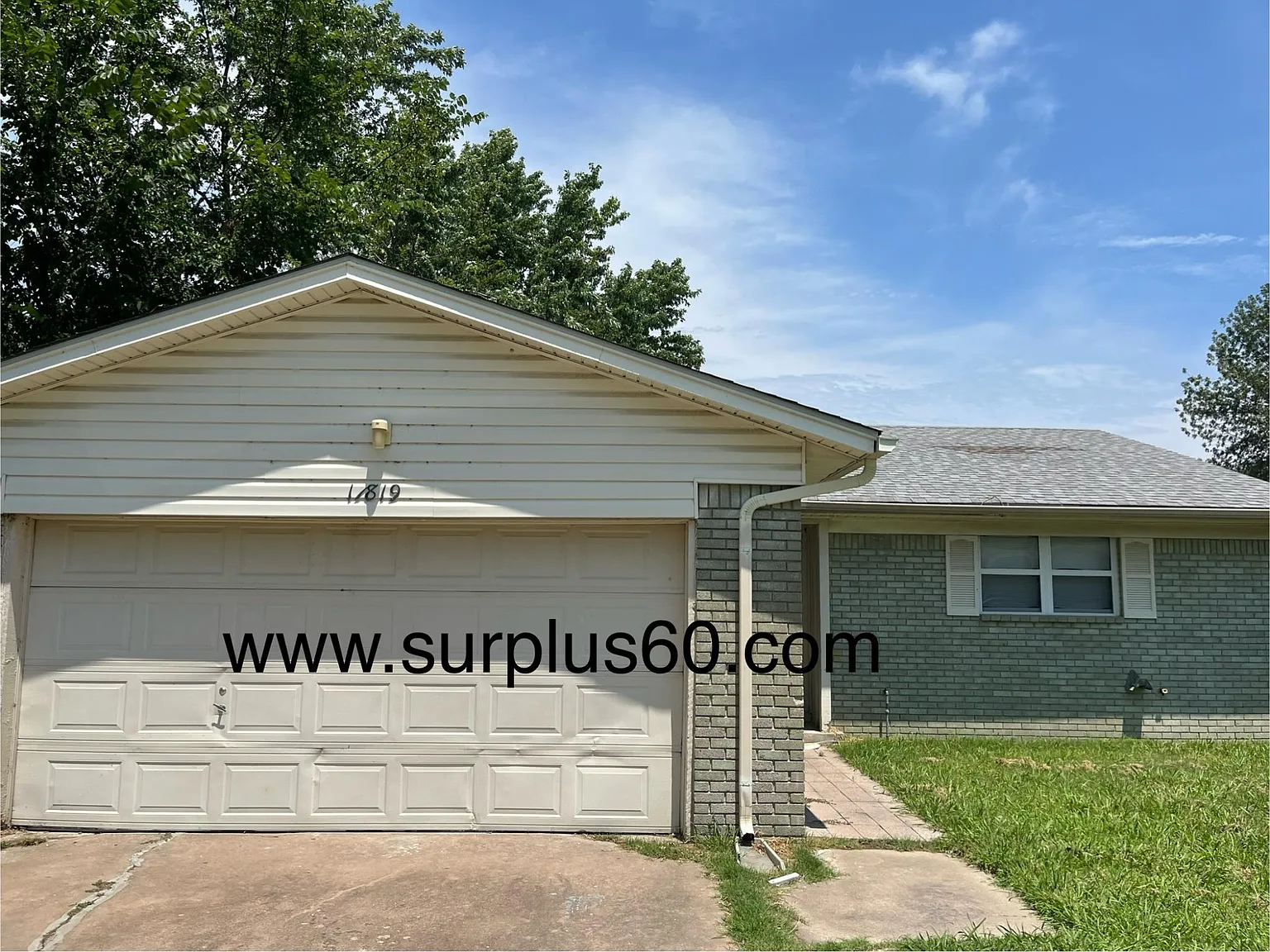 3 bed, 1.5 bath, 1074 sqft, $1,375 — Photo 1