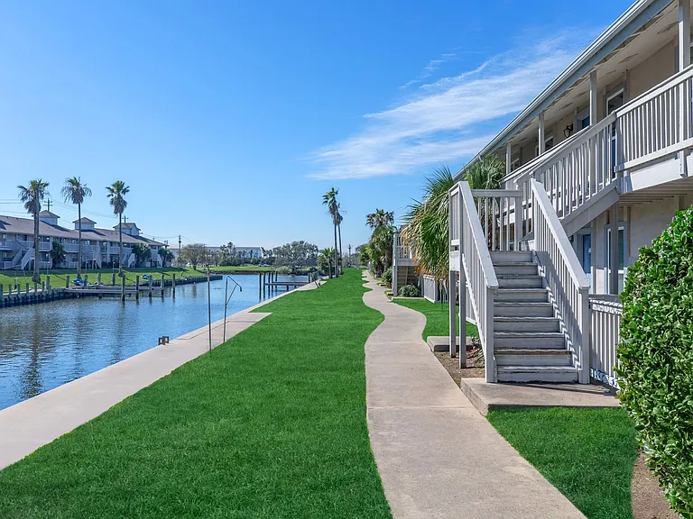 Island Bay Resort Apartments — Photo 8