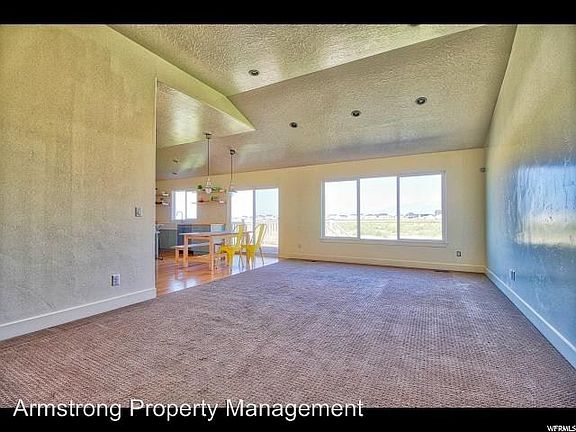 4th image of 227 E Lake View Dr