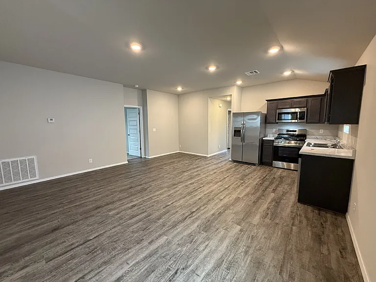 316 N Cattle Dr — Photo 2