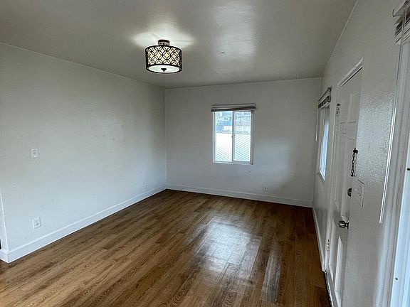 4th image of 4320 43rd St