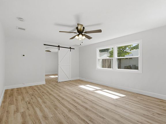 3rd image of 119 E Pearl Street