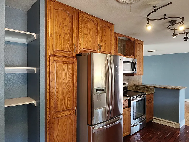 3010 Country Club Dr — Photo 3