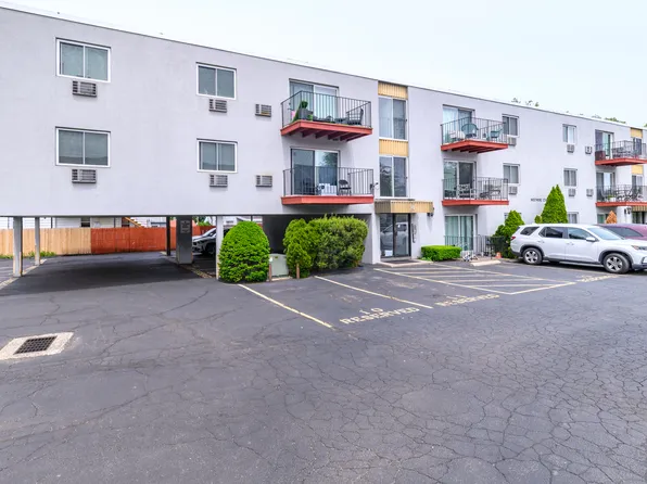 10 Tuttle St APT 2F, Stamford, CT 06902