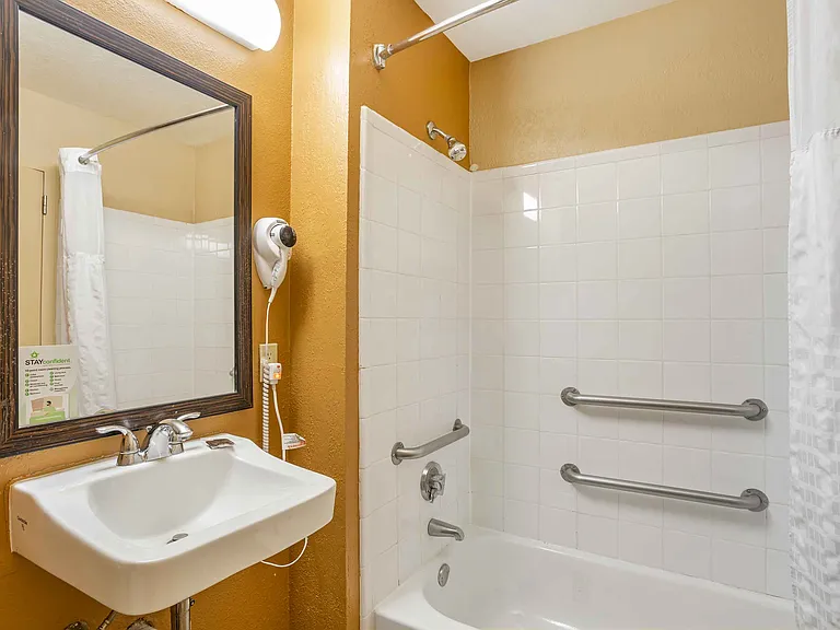 Studio Suite - 1 Queen Bed