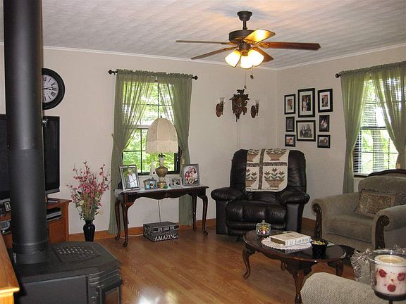 3rd image of 252 Campbell Dr