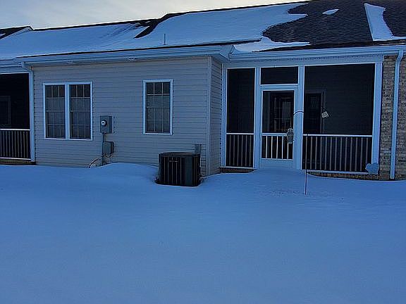 rear view w screened Porch
