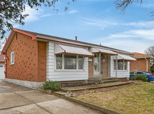 21 Bluebird Ave, Hamilton, ON L9A 3W4