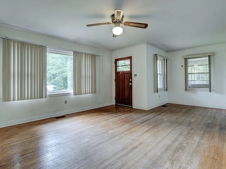 219 Spruce Cir — Photo 2