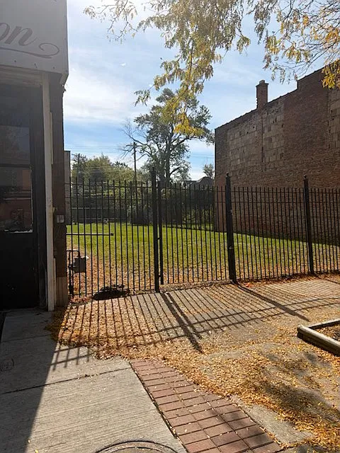 2 bed, 1000 sqft, $1,350 — Photo 2