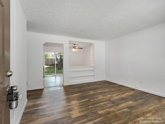3rd image of 1340 Candlewood Ln