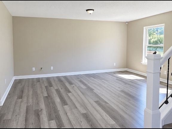 4th image of 2933 Redland Ln