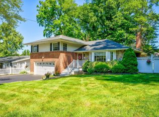 3 Milland Dr, Northport, NY 11768