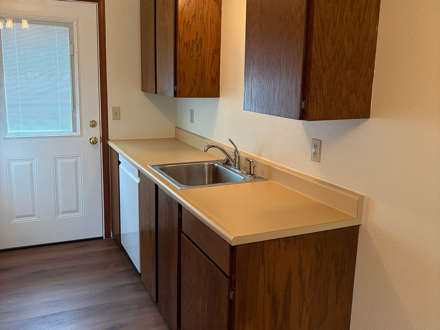 1 bed, 600 sqft, $1,050 — Photo 4