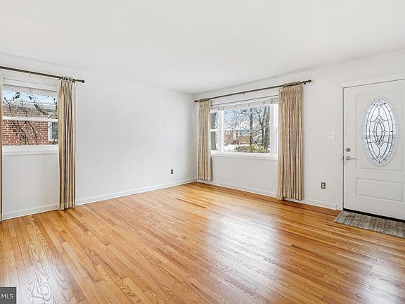 4th image of 4008 Adams Dr