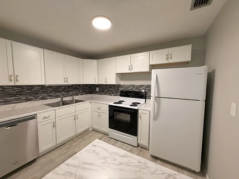 3451 Seven Springs Blvd — Photo 12