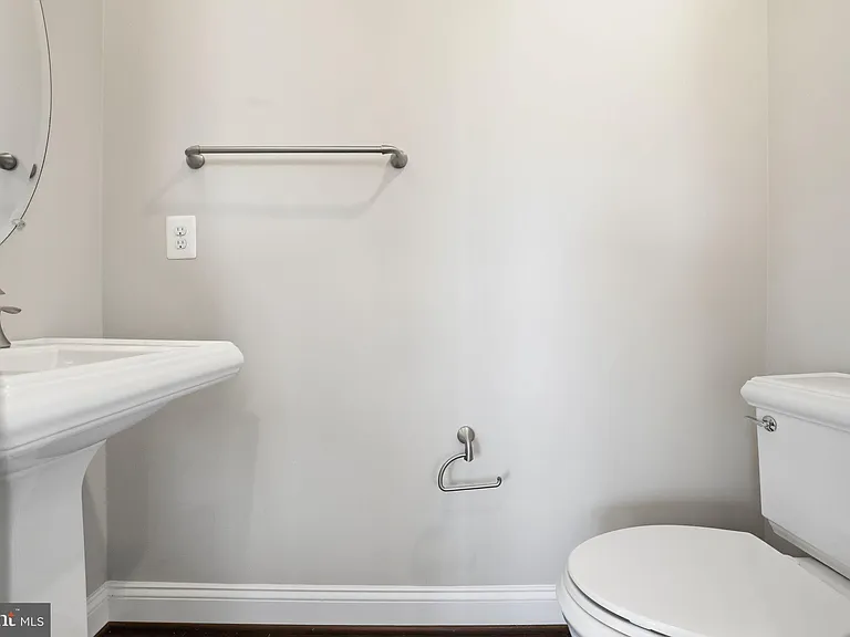 1100 S Edgewood St — Photo 11