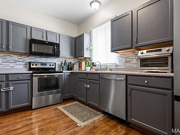 3rd image of 1031 Glengarry Dr