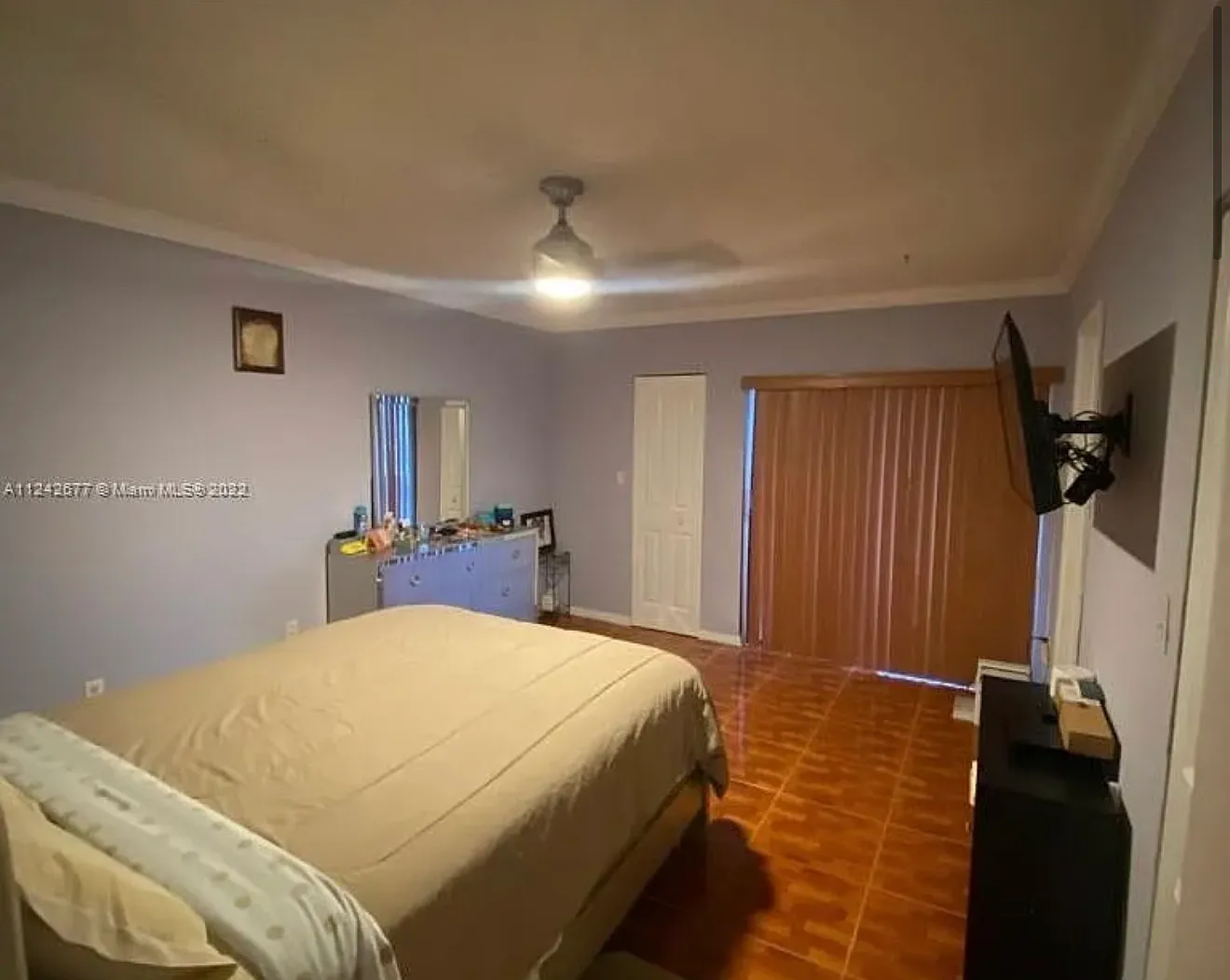 2 bed, 2.5 bath, 1150 sqft, $2,400 — Photo 3