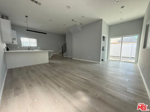 15964 Gault St, Van Nuys, CA 91406