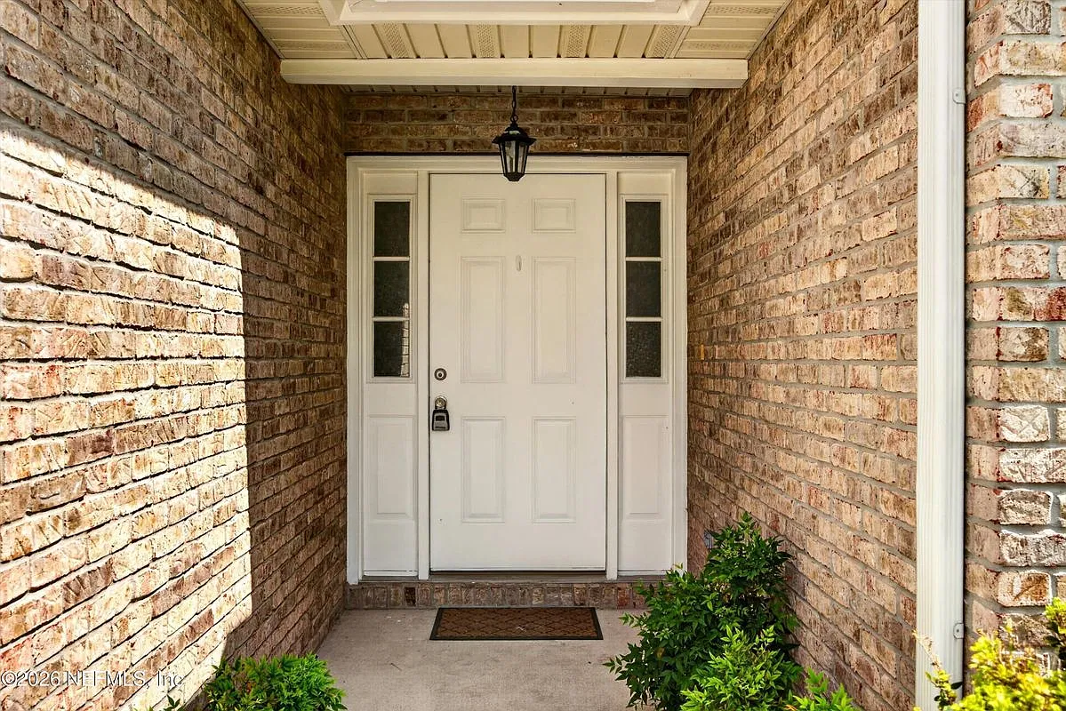 4 bed, 2.0 bath, 1731 sqft, $2,200 — Photo 4