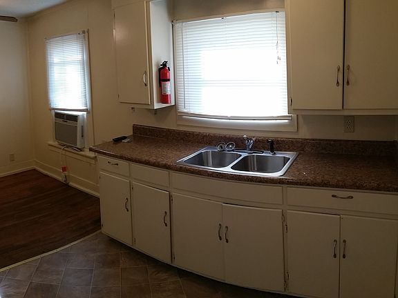 4th image of 905 Ewing Blvd #B