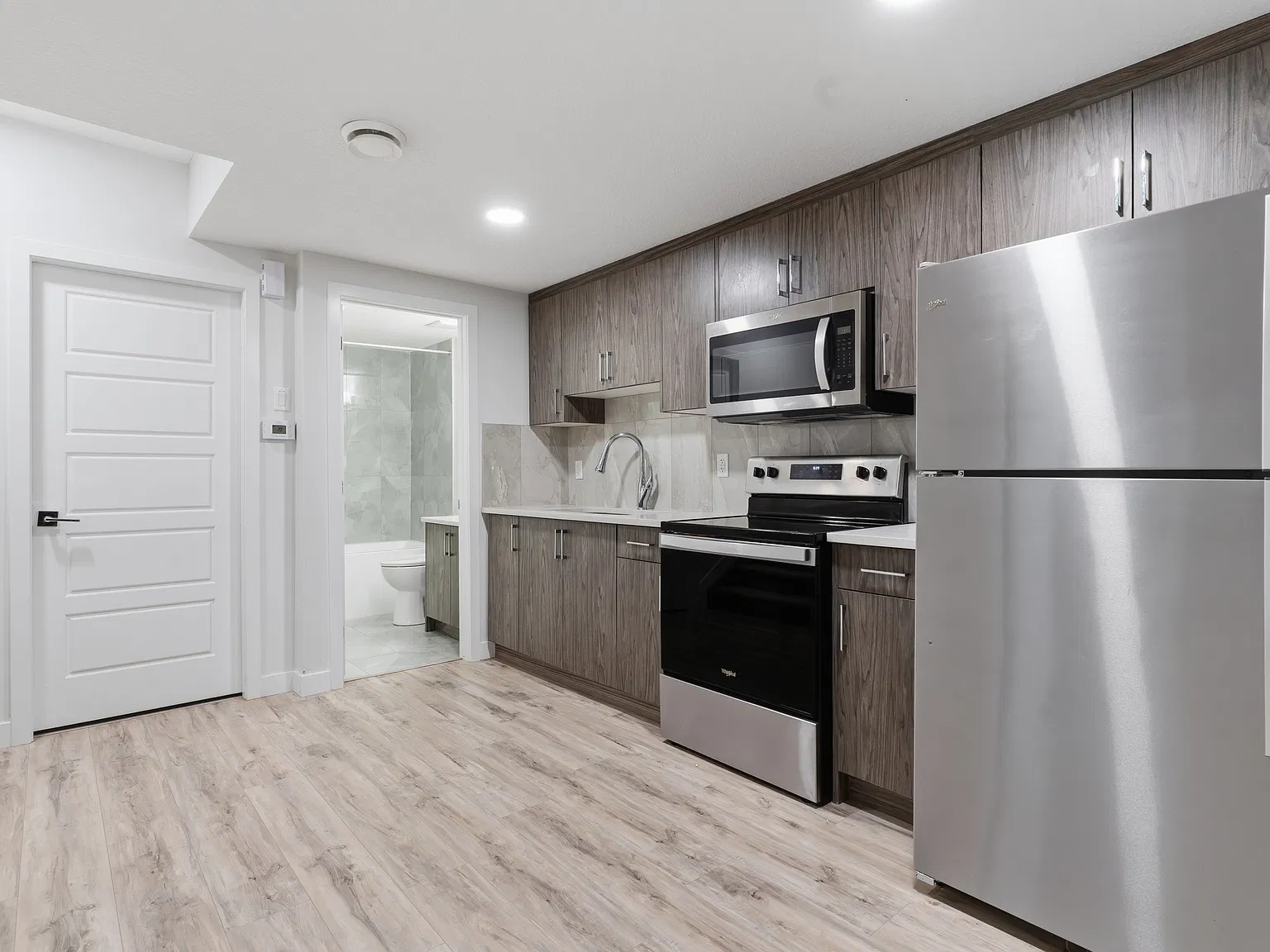 Bright 1 Bedroom | 1 Bathroom Basement Suite Chappelle — Photo 2