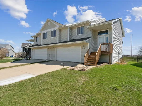 8415 Woodstone Ct SW, Cedar Rapids, IA 52404