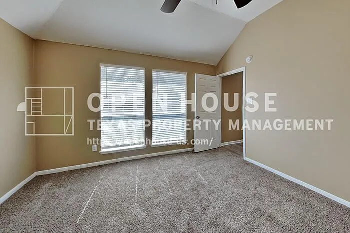 2807 Burgess Hill Ct — Photo 8
