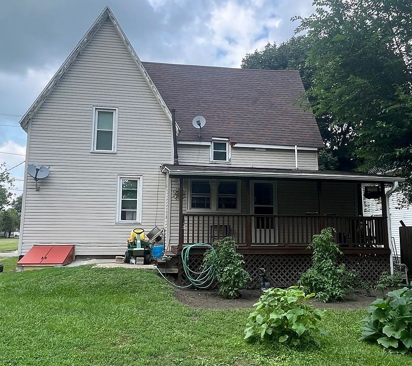 2nd image of 623 E 3rd St