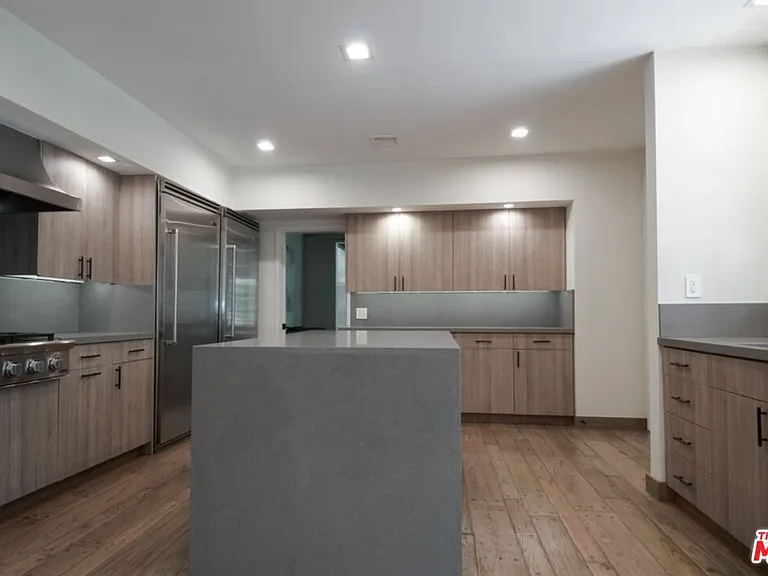 1121 N Beverly Dr — Photo 8