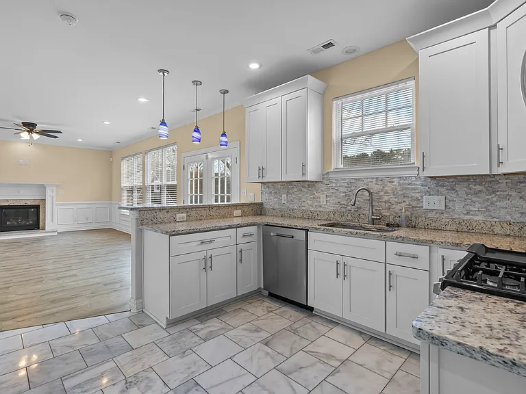 710 Beach Rd — Photo 23