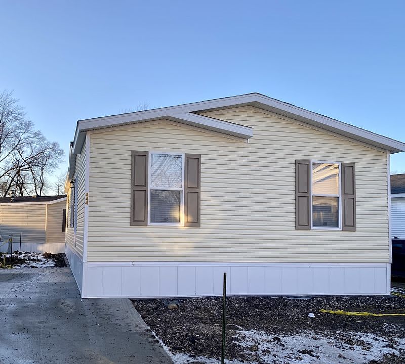 2nd image of 444 Sterling St E