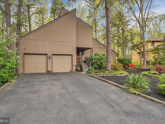 3rd image of 18 Bronwood Dr