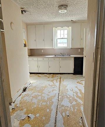 5th image of 619 Thomas St