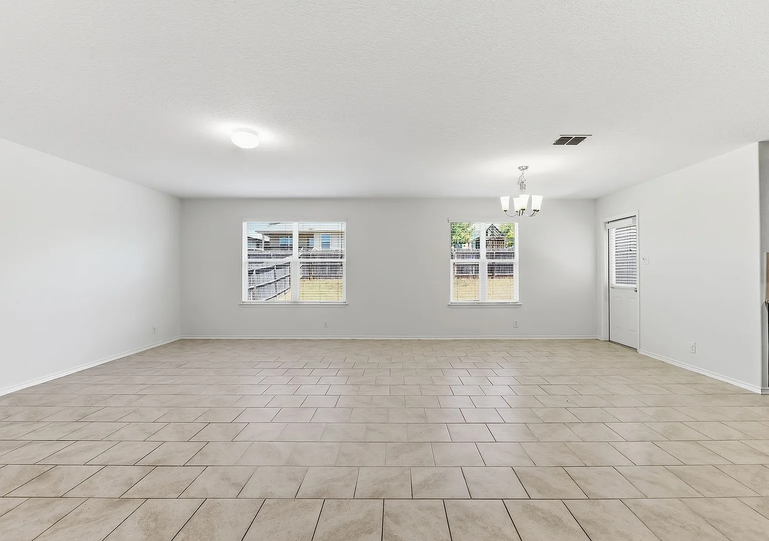 Beautiful Two-Story Home in Redbird Ranch — Photo 3