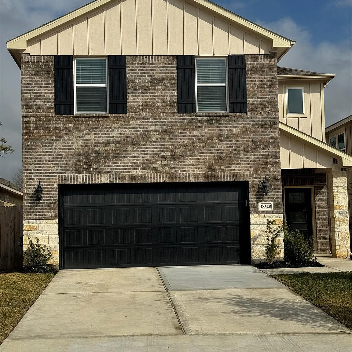 3 bed, 2.5 bath, 1716 sqft, $2,150 — Photo 2