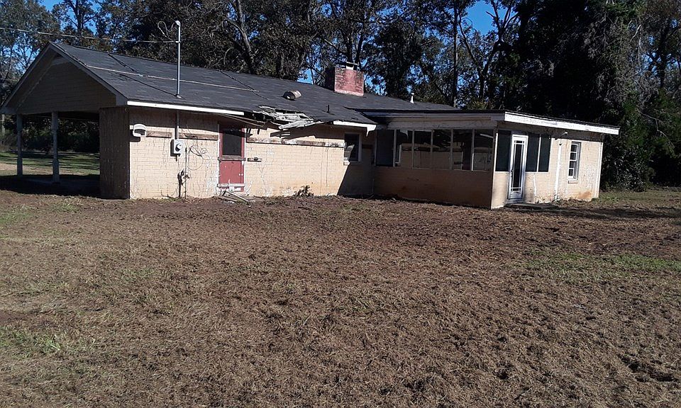 2nd image of 216 Honeysuckle Rd