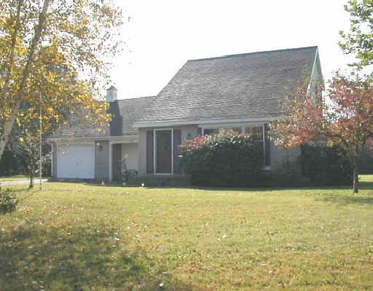 2nd image of 46 ROSSMAN Circle