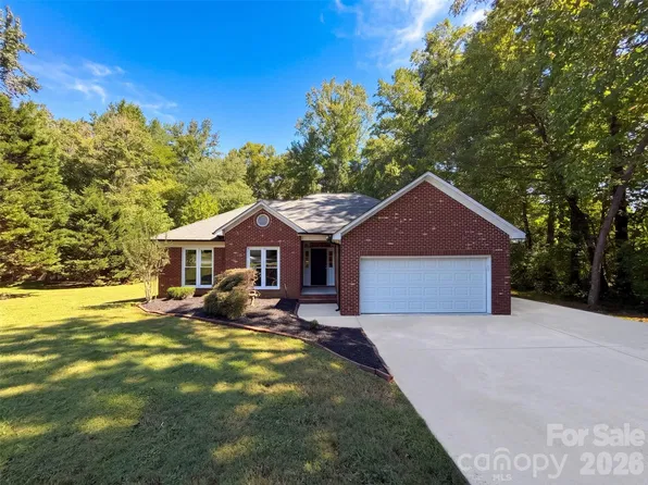 1104 Thoroughbred Pl NW, Concord, NC 28027