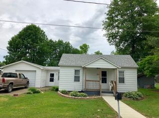 803 Oak St, Newton, IL 62448