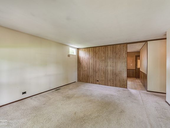 3rd image of 7665 Woodridge Dr