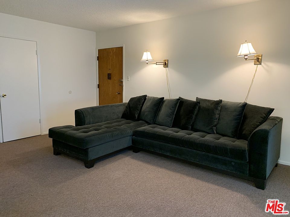 1st image of 1331 N Gardner St #8