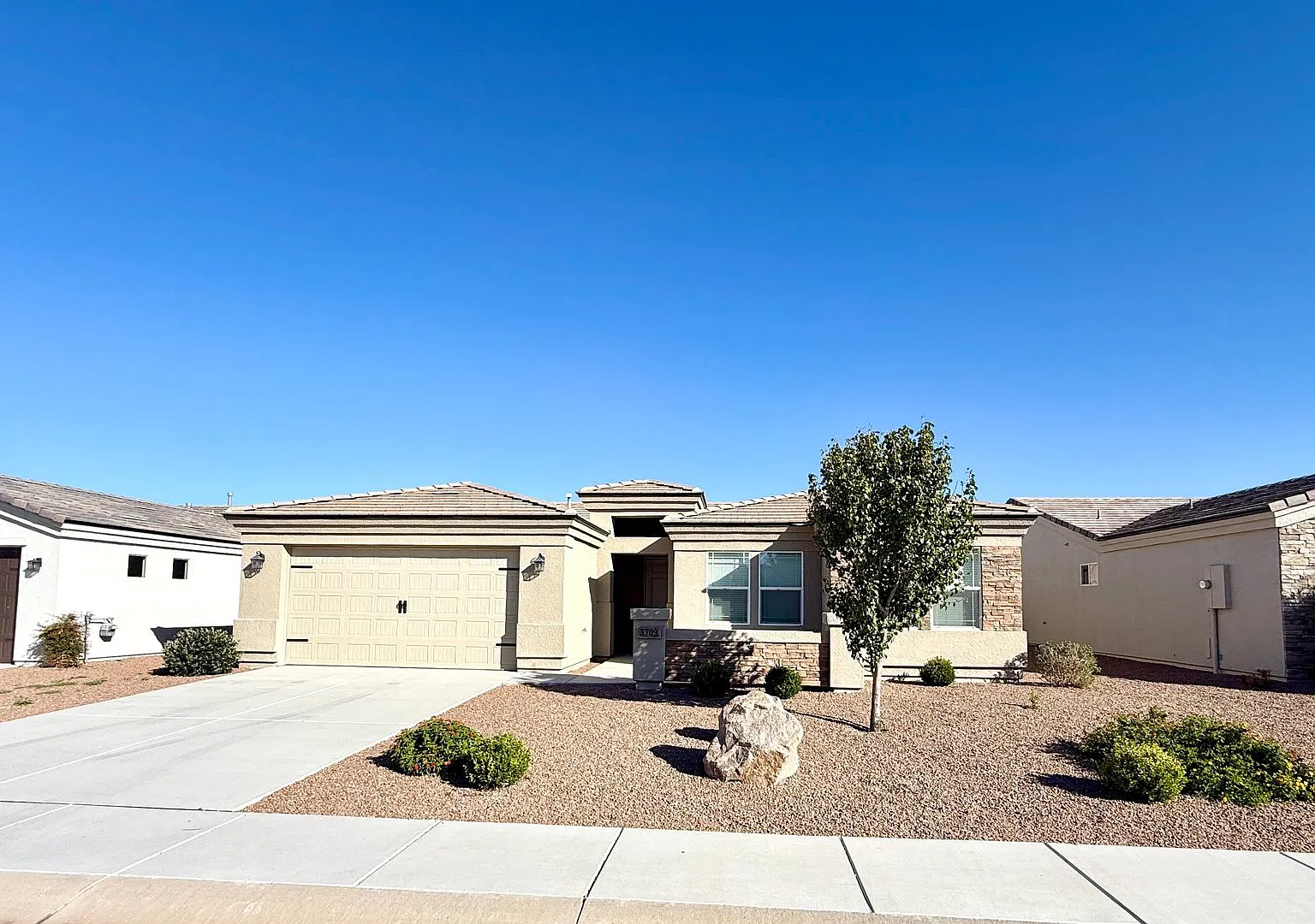 Beautiful 3-Bedroom Home in Gated Castle Rock Village with Community Pool & Fitness Center! — Photo 2