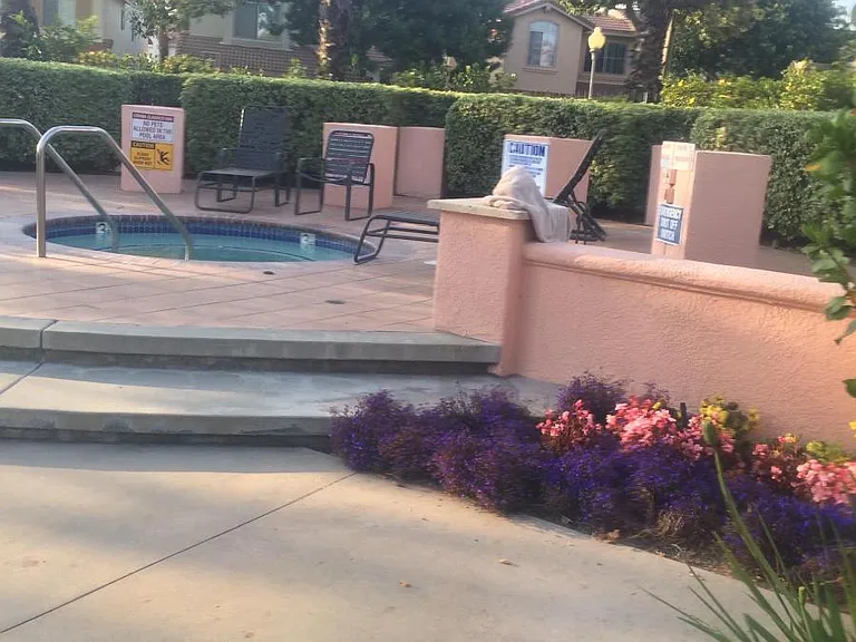 540 E Calora St — Photo 36