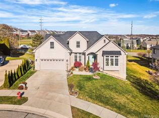 4489 Cedarhill Ct, Auburn Hills, MI 48326